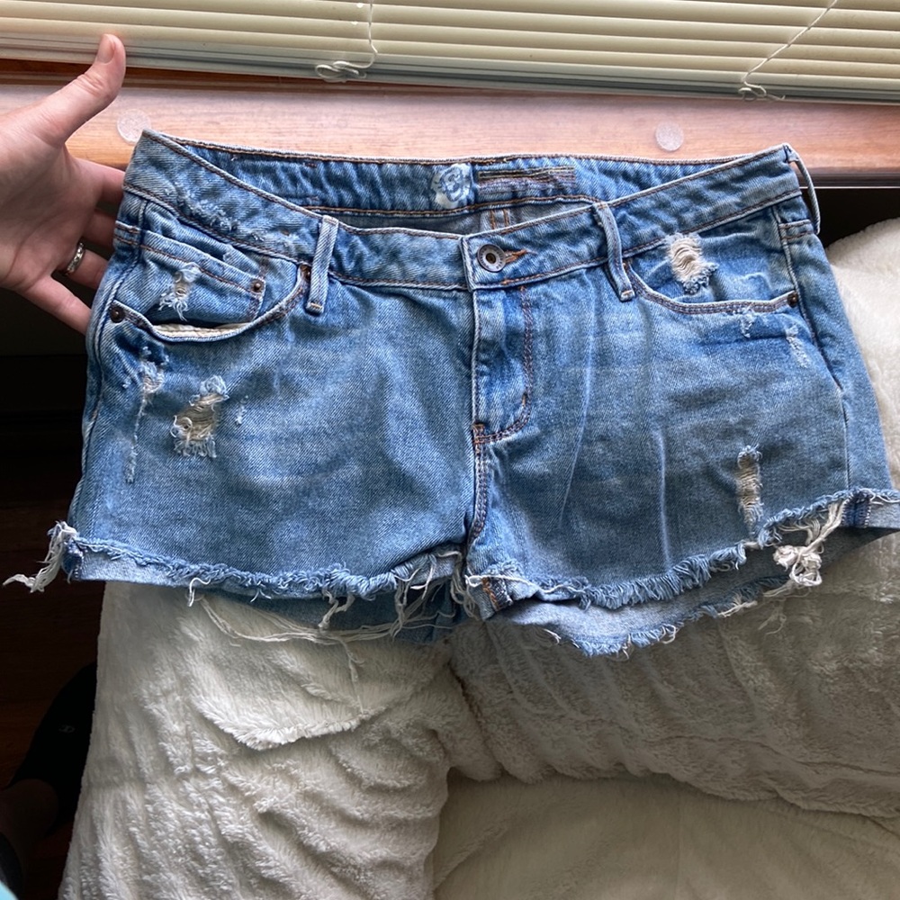 Bullhead distressed jean shorts size 13 fit like 10